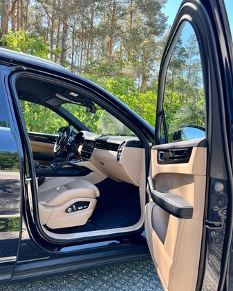 Porsche Cayenne cena 339000 przebieg: 67000, rok produkcji 2019 z Warszawa małe 211